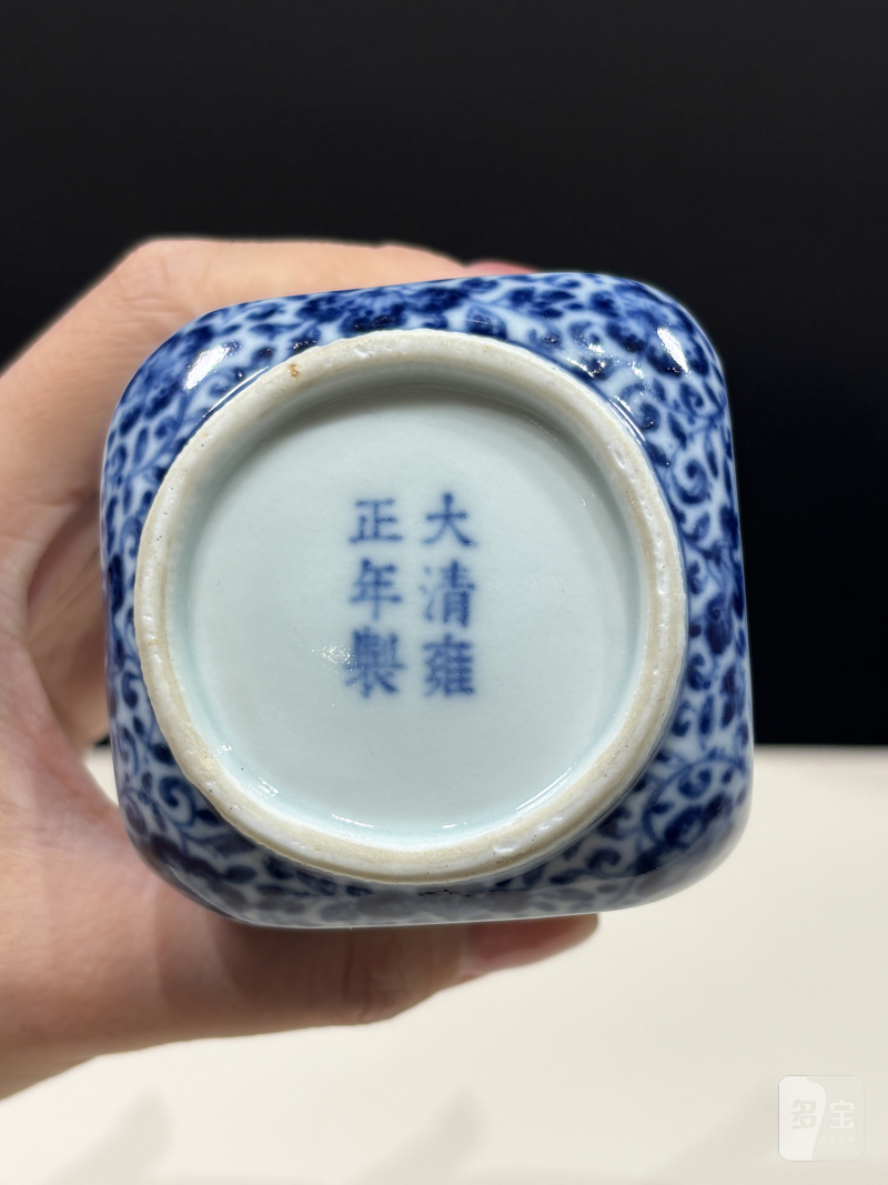 清雍正 青花花卉开光婴戏图方瓶 - 图16